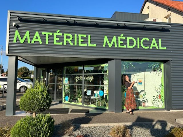Window painting, july 2026, Pharmacie de la Cray, Voujeaucourt, France